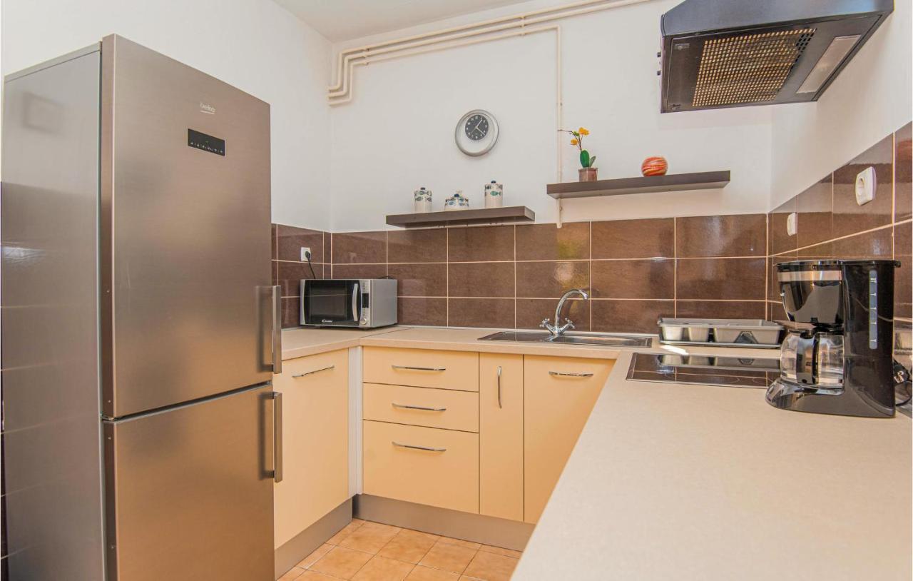 3 Bedroom Lovely Apartment In Brodarica Бродариця Екстер'єр фото
