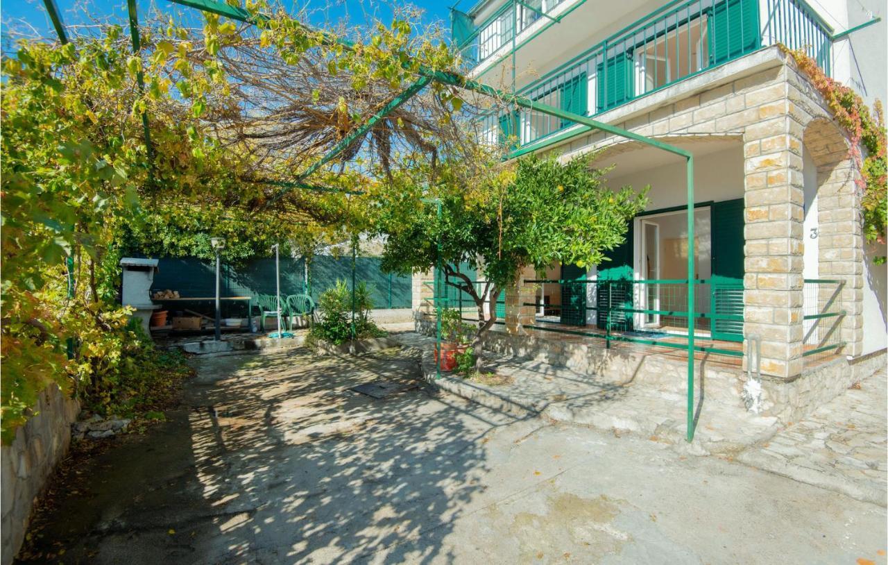 3 Bedroom Lovely Apartment In Brodarica Бродариця Екстер'єр фото