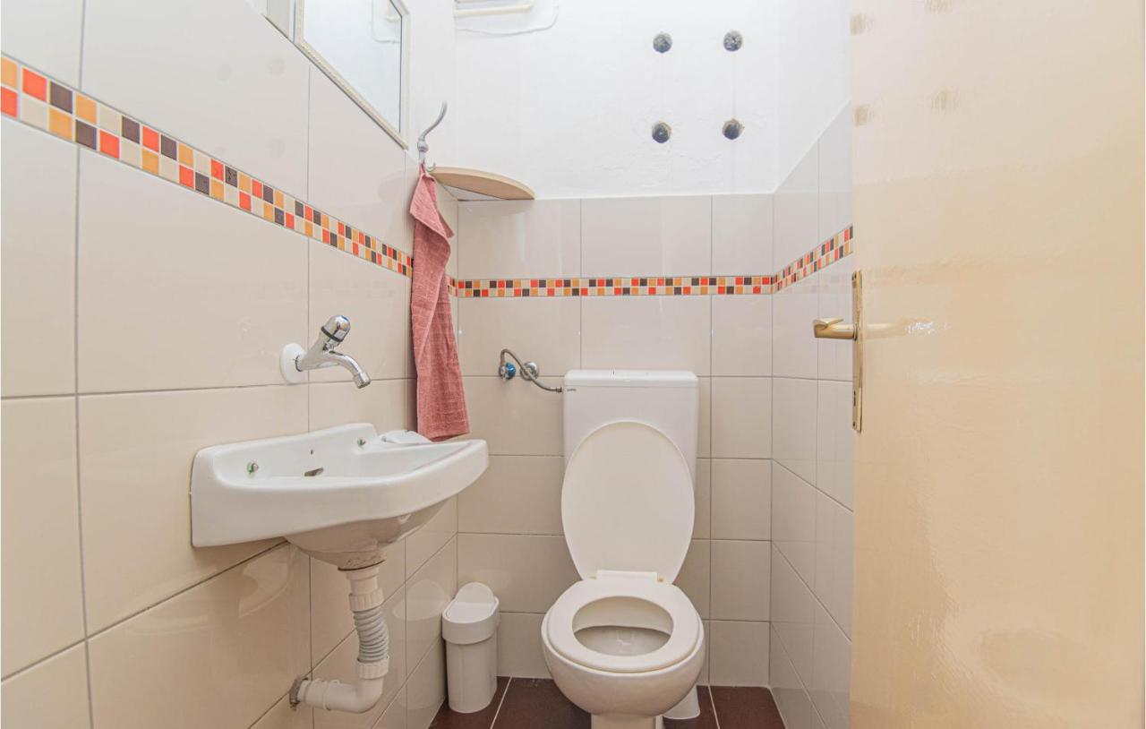 3 Bedroom Lovely Apartment In Brodarica Бродариця Екстер'єр фото